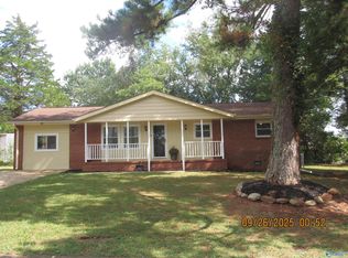 6202 Valley Park Dr NW, Huntsville, AL 35810