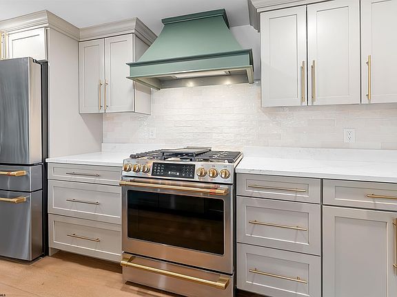 4th image of 74 Lu Ln