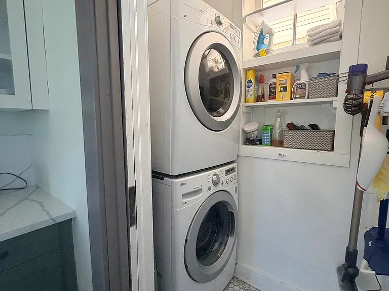 921 W Alameda St — Photo 5