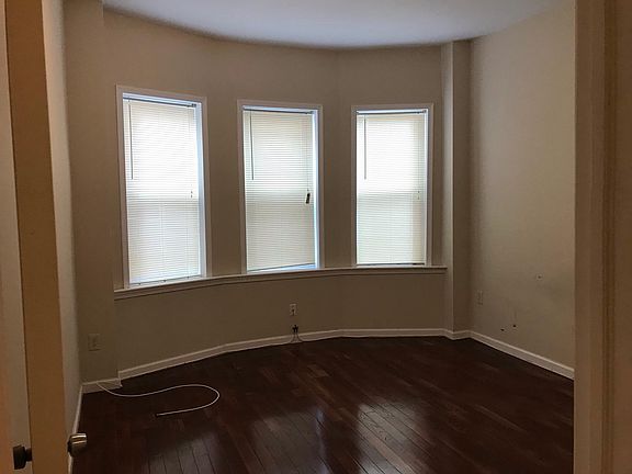 4th image of 4907 Cedar Ave #1