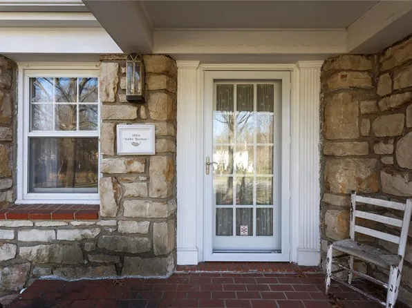 1954 S Lake Ter, Independence, MO 64055