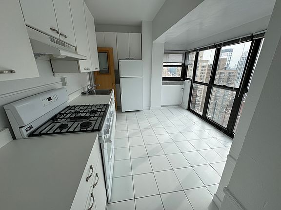 5th image of 108 E 38th St APT 2200
