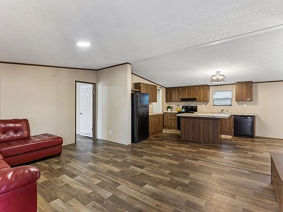 5th image of 135 Plumeria Dr