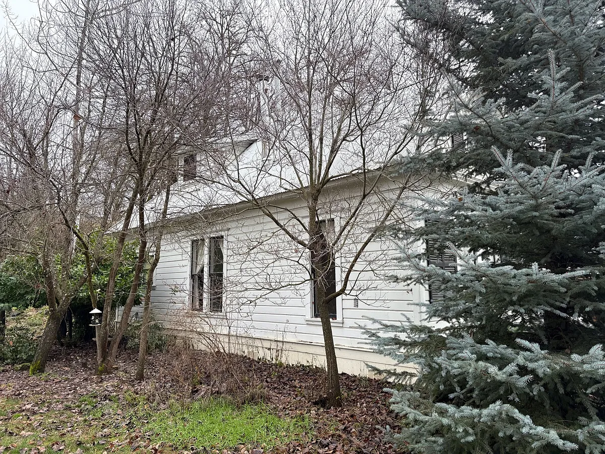 Unit Photo - 731 Main St