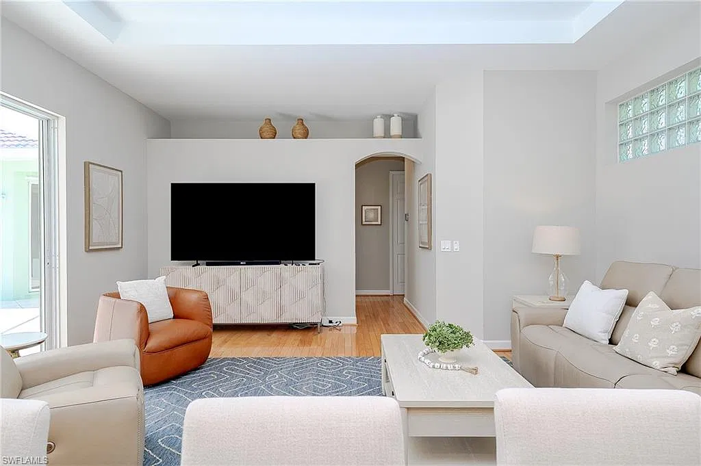 4 bed, 4.0 bath, 2395 sqft, $10,000 — Photo 3