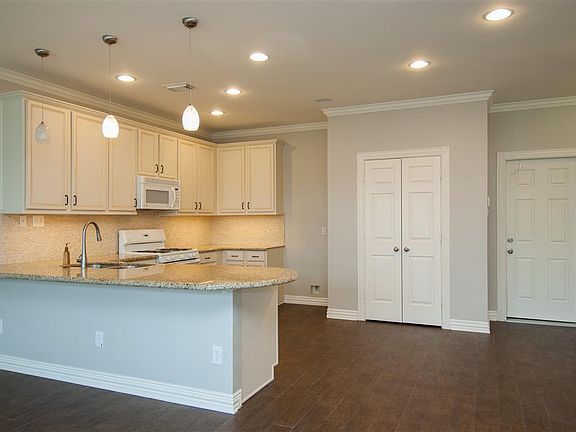 4th image of 14518 Bergenia Dr