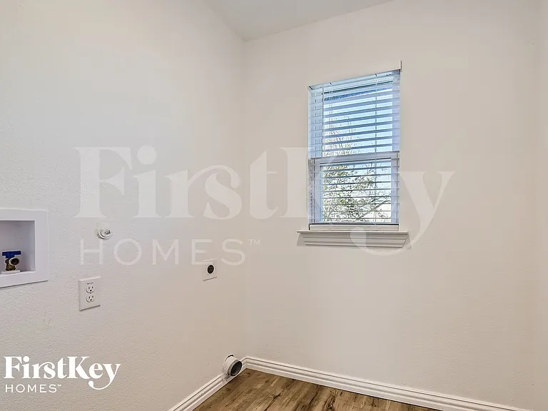 7384 Parkside Place Dr — Photo 24