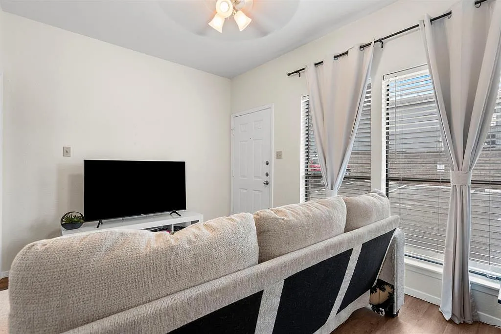3000 Guadalupe St Apt 110 — Photo 2