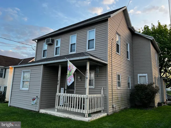 102 S State St, Brownstown, PA 17508