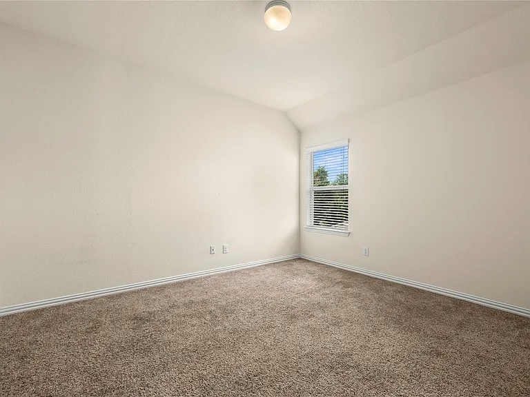 3665 Bainbridge St — Photo 32