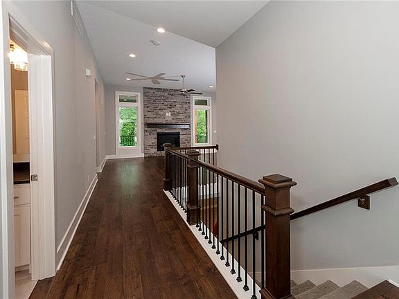 3rd image of 2324 NE Colannade Ave