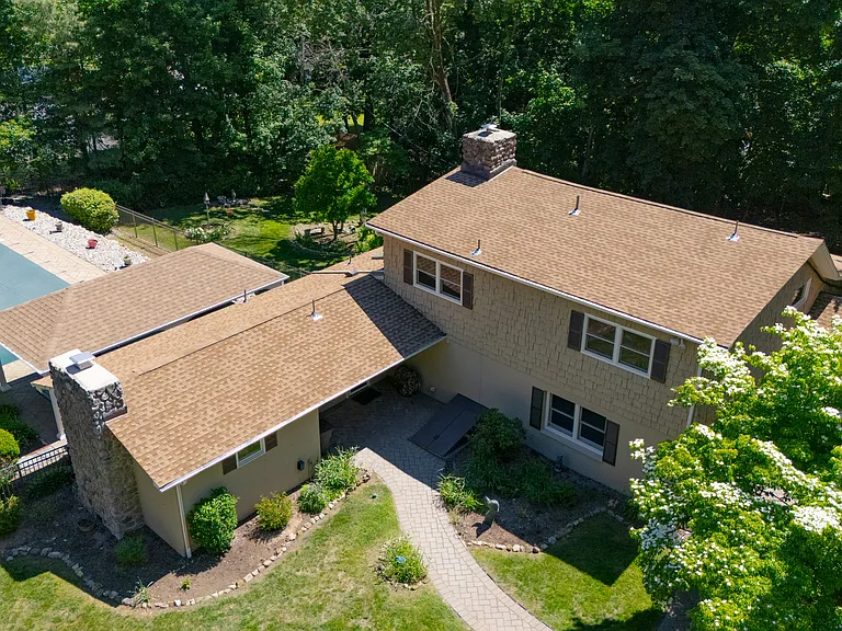 8 Crosby Ln — Photo 3