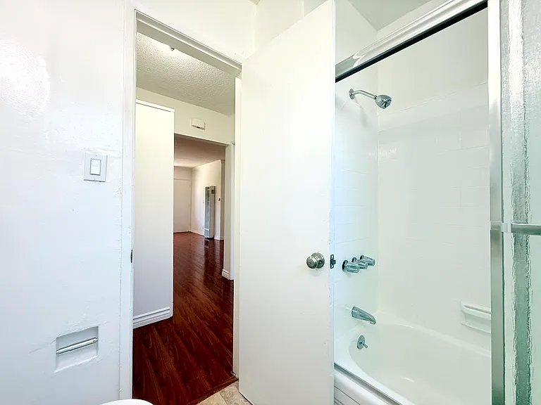1376 N. Serrano Avenue — Photo 10