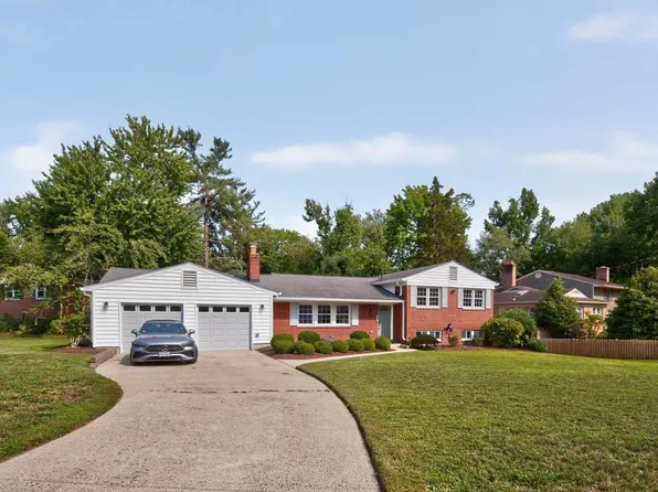 1915 Shannon Ct, Alexandria, VA 22306