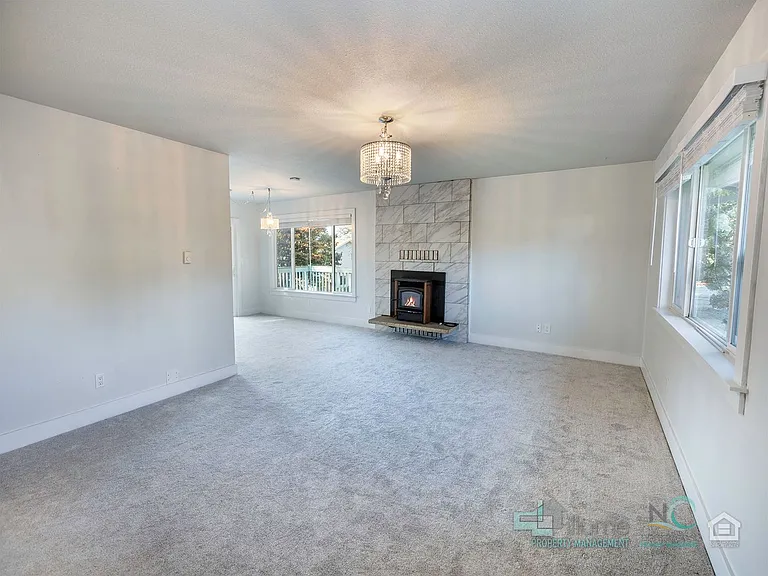 242 Hemlock St — Photo 10