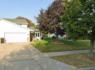 3609 S Berryfield Ln, Appleton, WI 54915