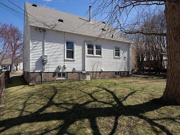 3rd image of 3036 Nevada Ave S