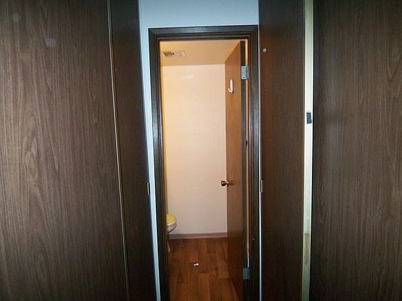 4th image of 924 Shorewood Dr APT A2
