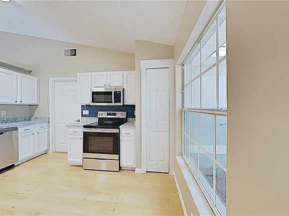 4th image of 1282 Dunbridge St