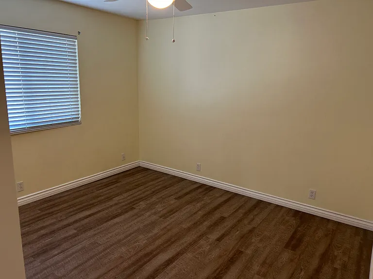 4948 Brighton Ave — Photo 7