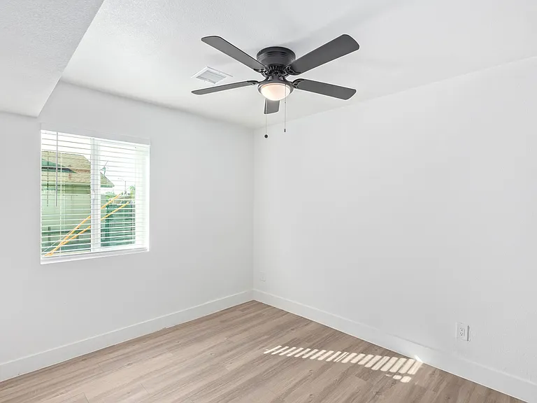 498 N Arizona Ave #5 — Photo 5