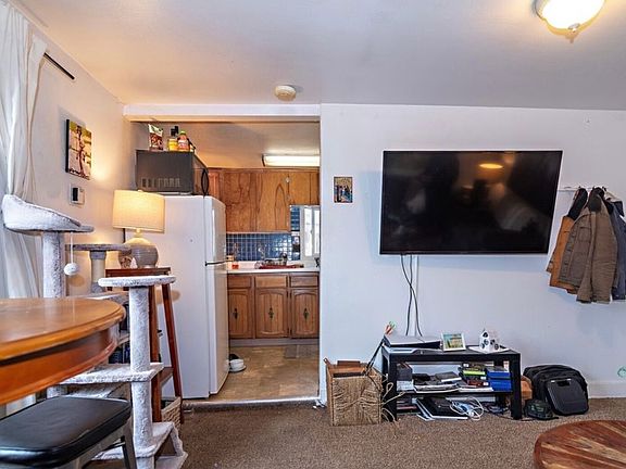 4th image of 1203B N Okanogan St #B