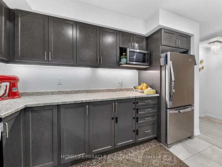 73 Sutcliffe Dr — Photo 15