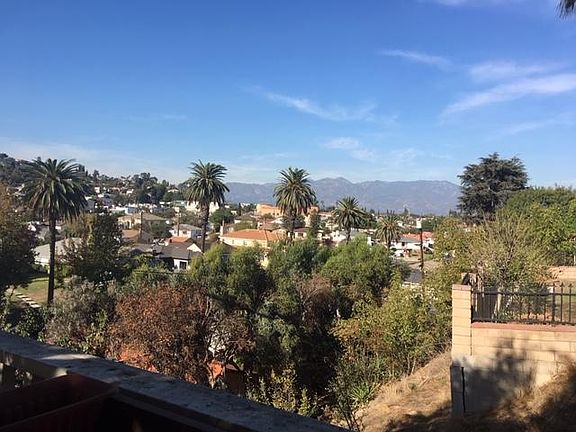 4th image of 739 Divina Vista St