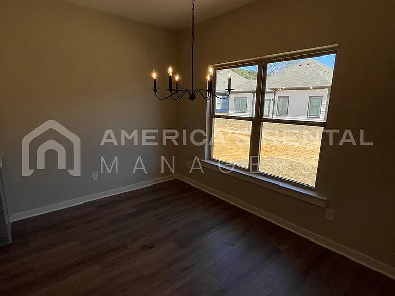 2124 Sullivan Dr — Photo 9