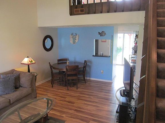 2nd image of 837 Applewood Ln