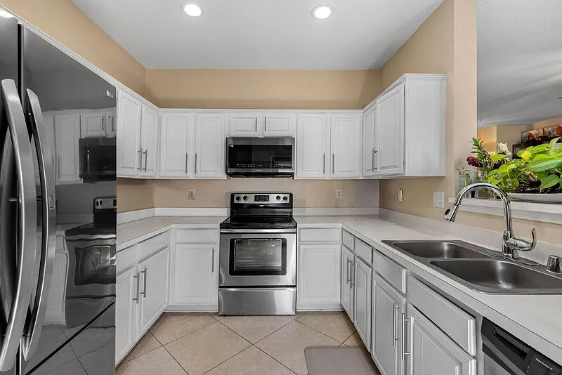 3 bed, 2.0 bath, 1565 sqft, $2,300 — Photo 4