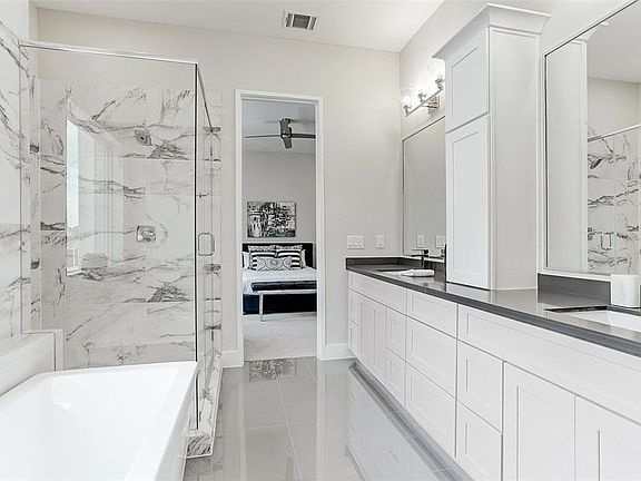 3rd image of 1111 W 15th 1/2 St #B
