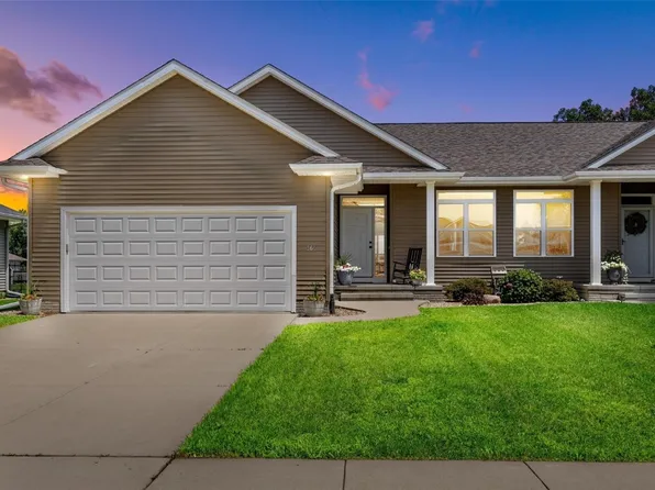 360 Shannon Dr, Robins, IA 52328