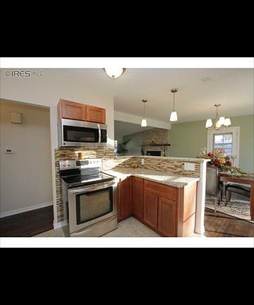 Kitchen bar area