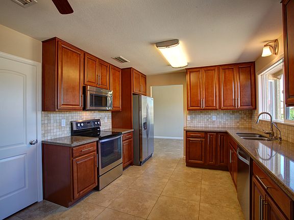 5th image of 6350 W Greenbriar Dr