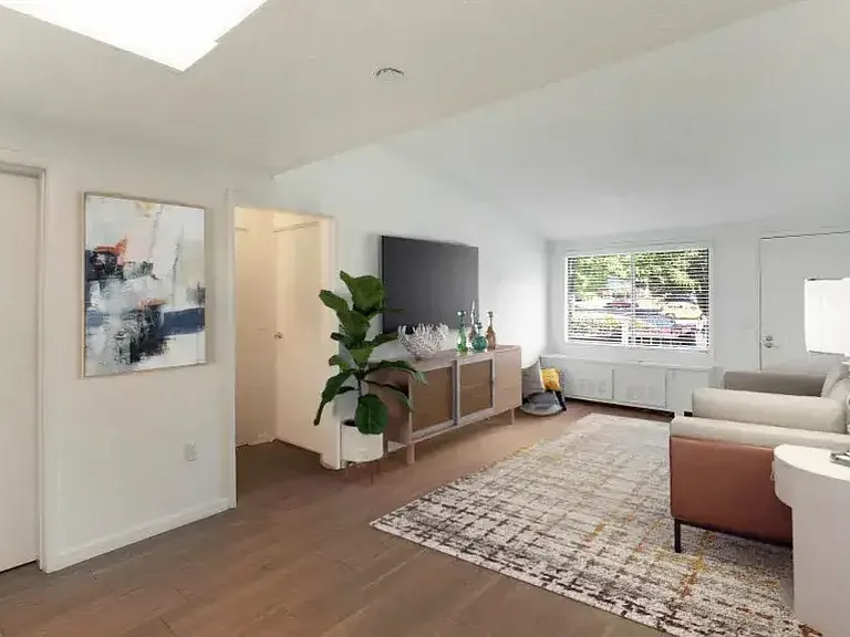The Flats at Lakeshore — Photo 3