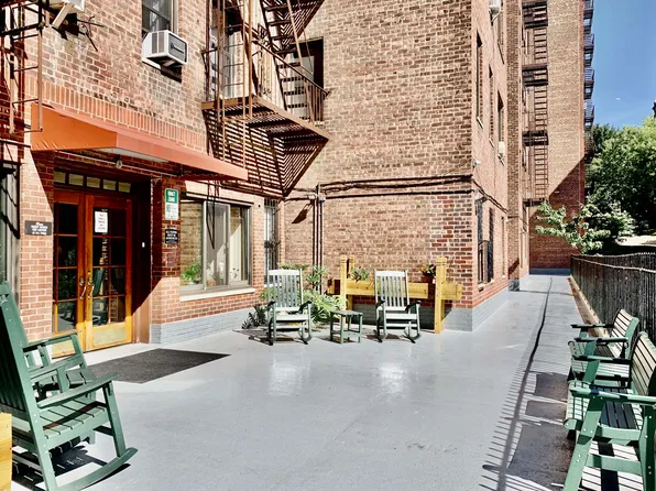 158-18 Riverside Drive West image 12 of 20