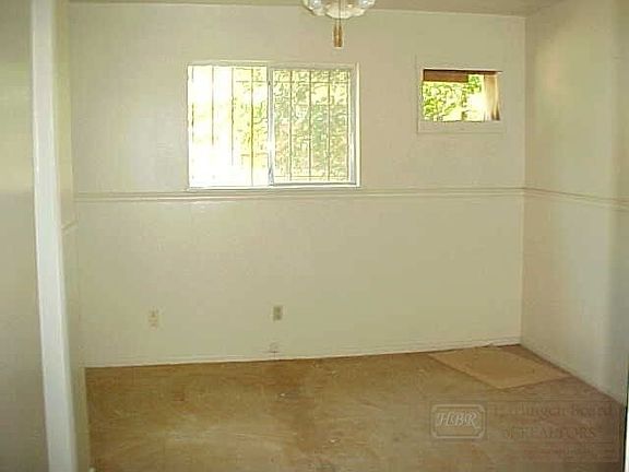 5th image of 114 E Barbara St