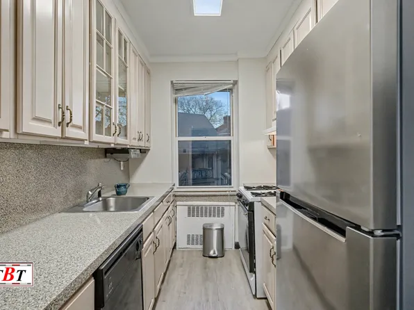 915 East 17th Street image 9 of 29