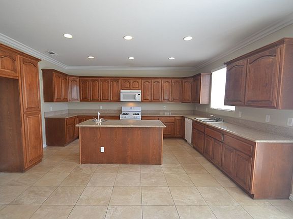 3rd image of 8854 Niagara Dr