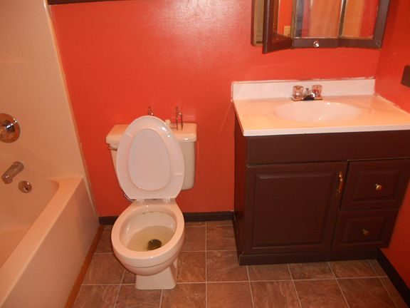 4th image of 309 Robin Hood Dr