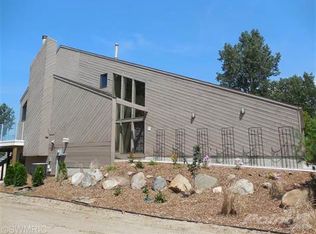 376 Ridgeway St, Saint Joseph, MI 49085