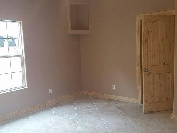 3rd image of 1308 N Hart Ave