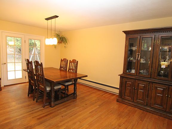 5th image of 35 Panorama Dr