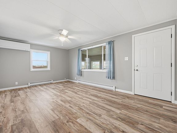 5th image of 9109 W Sutherland Ave