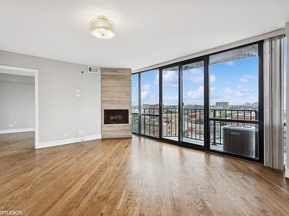 2nd image of 1309 N Wells St APT 1303