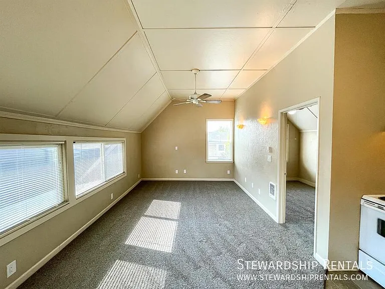 1825 Harris St #11 — Photo 4
