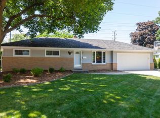 5969 N Sidney Pl, Glendale, WI 53209