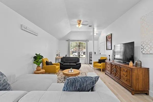 5915 Shining Leaf Ct — Photo 8