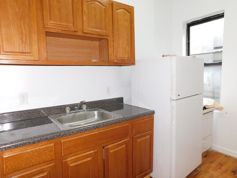 2nd image of 1316 Sterling Pl #3O